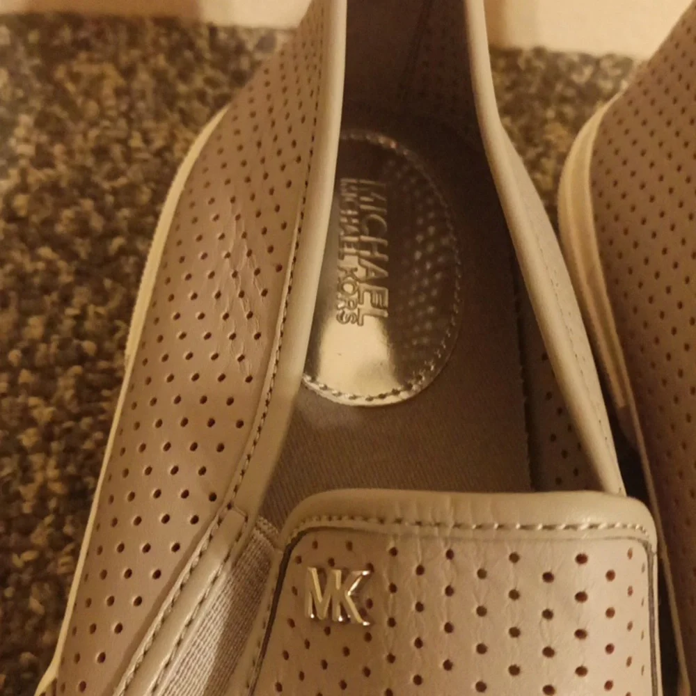 Michael kors Keaton size 7. 5 women's gray leather loafers